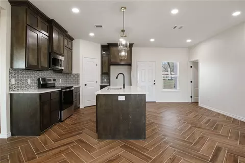 807 E Brown St, Hearne, TX 77859