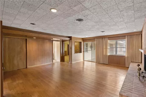 Living - 506 Maple St, Calvert, TX 77837 photo 1 of 12