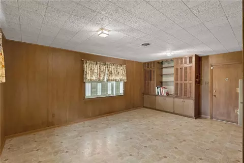 Living - 506 Maple St, Calvert, TX 77837 photo 11 of 12