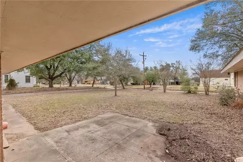 Exterior - 506 Maple St, Calvert, TX 77837 photo 4 of 5