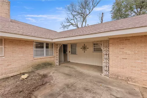 Exterior - 506 Maple St, Calvert, TX 77837 photo 3 of 5