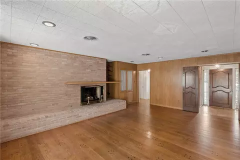 Living - 506 Maple St, Calvert, TX 77837 photo 4 of 12