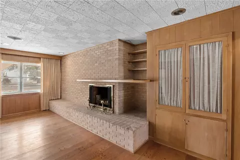 Living - 506 Maple St, Calvert, TX 77837 photo 6 of 12