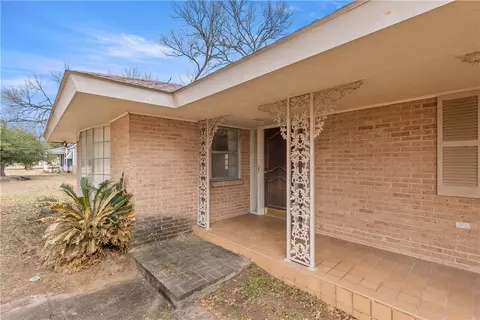 Exterior - 506 Maple St, Calvert, TX 77837 photo 2 of 5
