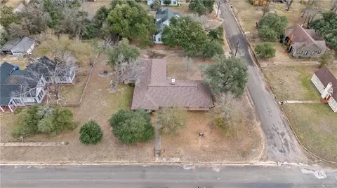 View/Area - 506 Maple St, Calvert, TX 77837 photo 2 of 6