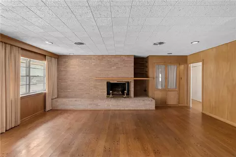 Living - 506 Maple St, Calvert, TX 77837 photo 5 of 12