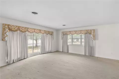 Living - 506 Maple St, Calvert, TX 77837 photo 7 of 12