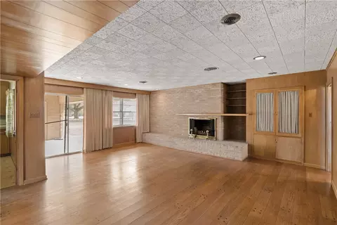 Living - 506 Maple St, Calvert, TX 77837 photo 2 of 12