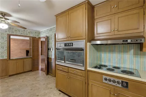 Kitchen - 506 Maple St, Calvert, TX 77837 photo 4 of 4