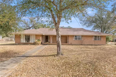 506 Maple St, Calvert, TX 77837