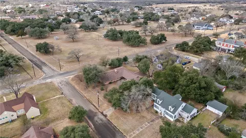 View/Area - 506 Maple St, Calvert, TX 77837 photo 4 of 6