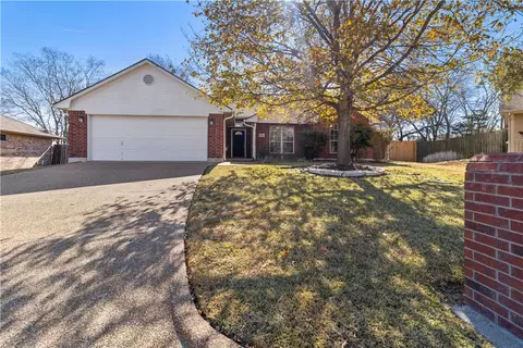 3500 Pioneer Cir, Bryan, TX 77808