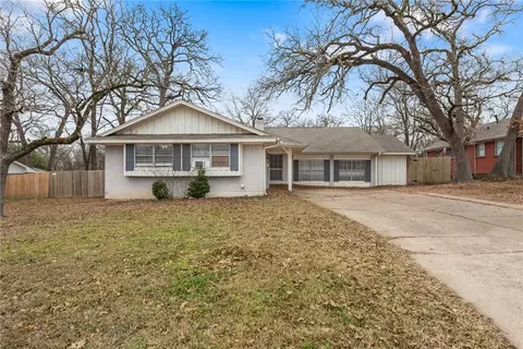 1402 Dominik Dr, College Station, TX 77840