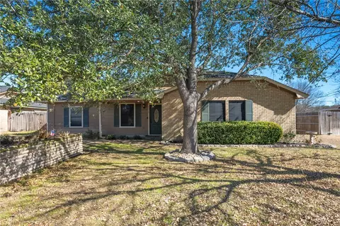 4018 Kenwood Dr, Bryan, TX 77802