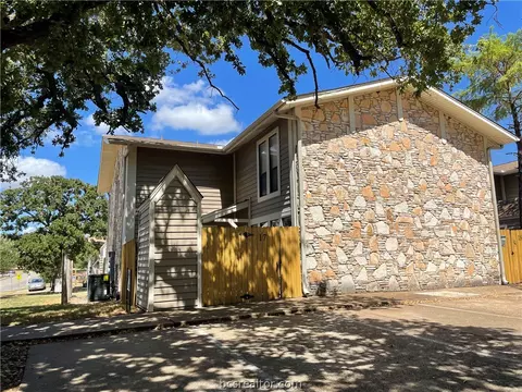 2101 Barak Apt 17 Ln, Bryan, TX 77802