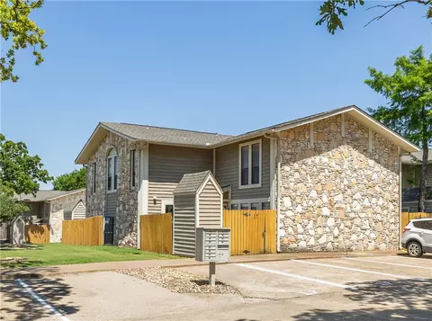 2101 Barak Apt 17 Ln, Bryan, TX 77802