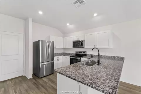 Kitchen - 6018 Crest Bridge Ct, Bryan, TX 77807 photo 2 of 2