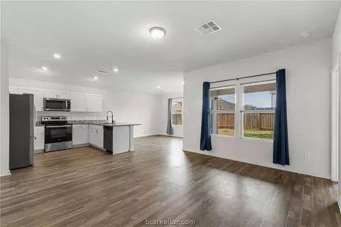 Living - 6018 Crest Bridge Ct, Bryan, TX 77807 photo 1 of 2