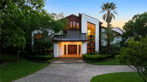 8604 Creekview Ct, College Station, TX 77845