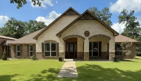 325 Planter Pointe Dr, Normangee, TX 77871