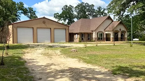 325 Planter Pointe Dr, Normangee, TX 77871