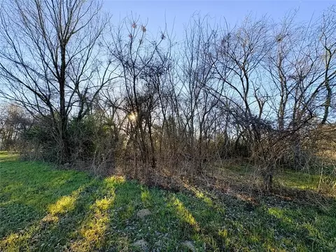 613 N San Jacinto St, Hearne, TX 77859