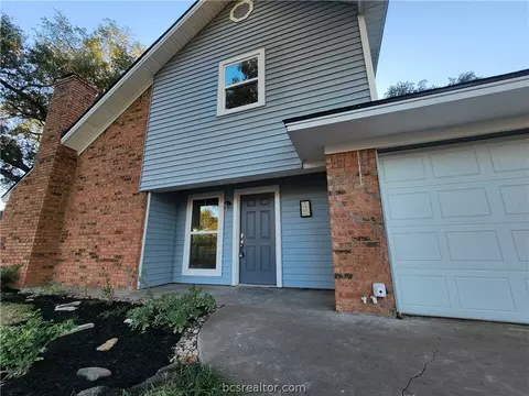 1405 Broadmoor Dr, Bryan, TX 77802