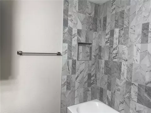 Bath - 3923 Old Oaks Dr, Bryan, TX 77802 photo 2 of 2