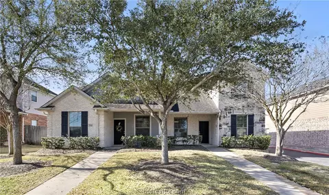 3840-42 Oldenburg Ln, College Station, TX 77845