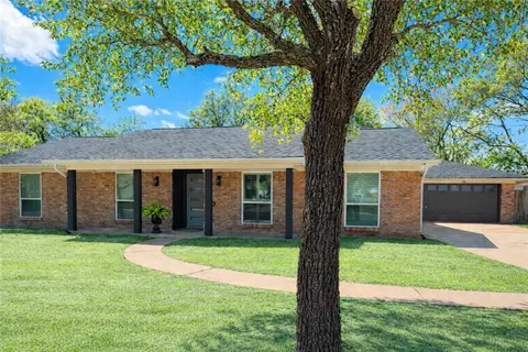 3710 Windridge Dr, Bryan, TX 77802