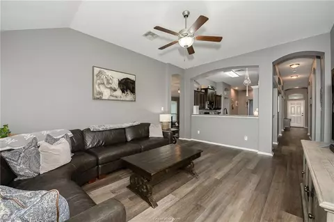 5265 Sagewood Dr, College Station, TX 77845