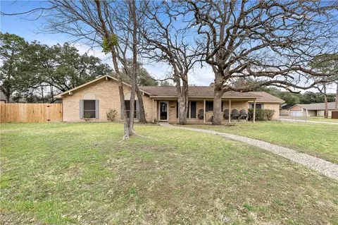 2403 Briar Oaks Dr, Bryan, TX 77802