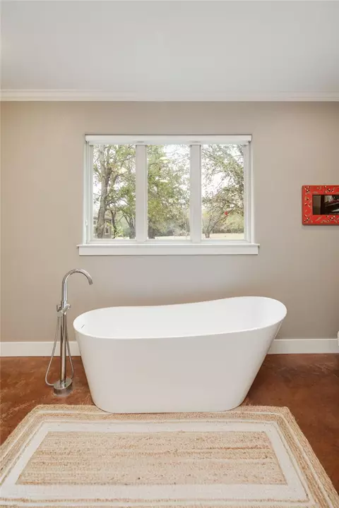 Bath - 8848 Green Branch Loop, Bryan, TX 77808 photo 4 of 9