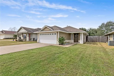 920 Crested Point Dr, College Station, TX 77845
