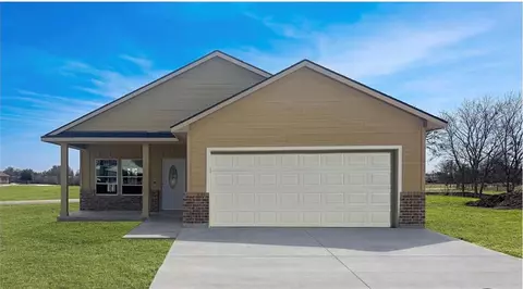 907 Dulce Ct, Hearne, TX 77859