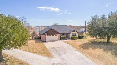 7374 Harris Ln, Bryan, TX 77808