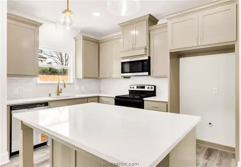Kitchen - 209 Lock Ln, Bryan, TX 77803 photo 2 of 4