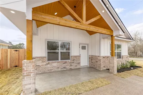 Exterior - 209 Lock Ln, Bryan, TX 77803 photo 4 of 4