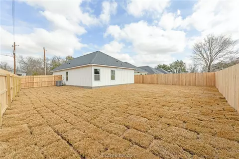 Exterior - 209 Lock Ln, Bryan, TX 77803 photo 3 of 4