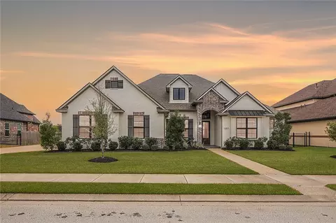 1207 Quarry Oaks Dr, College Station, TX 77845