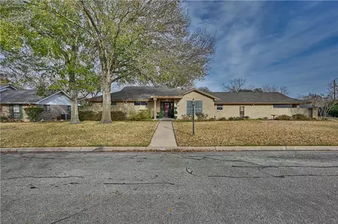 2007 Geney St, Brenham, TX 77833