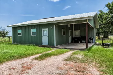 800 Waldeck Rd, Ledbetter, TX 78946