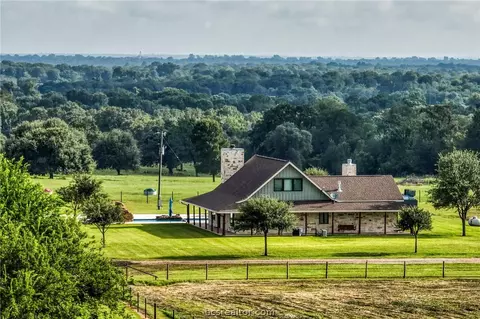 18581 William Penn Rd, Washington, TX 77880