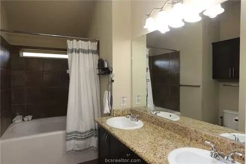 Bath - 1069 Venice Dr, Bryan, TX 77808 photo 1 of 2