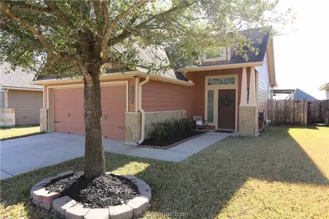 1069 Venice Dr, Bryan, TX 77808