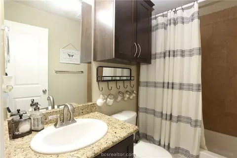Bath - 1069 Venice Dr, Bryan, TX 77808 photo 2 of 2