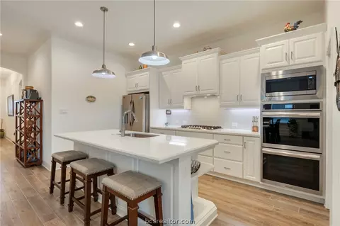 3500 Abingdon Cv, Bryan, TX 77808