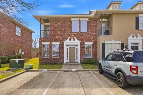 250 Forest Dr, College Station, TX 77840