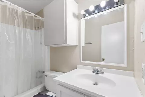 Bath - 2802-2804 Cypress Bend Cir, Bryan, TX 77801 photo 1 of 1