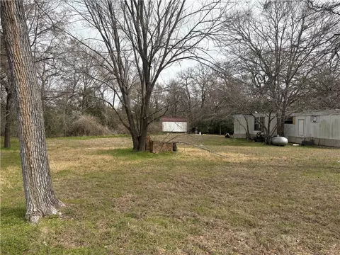 8443 Twisting Trl, Bryan, TX 77808 photo 2